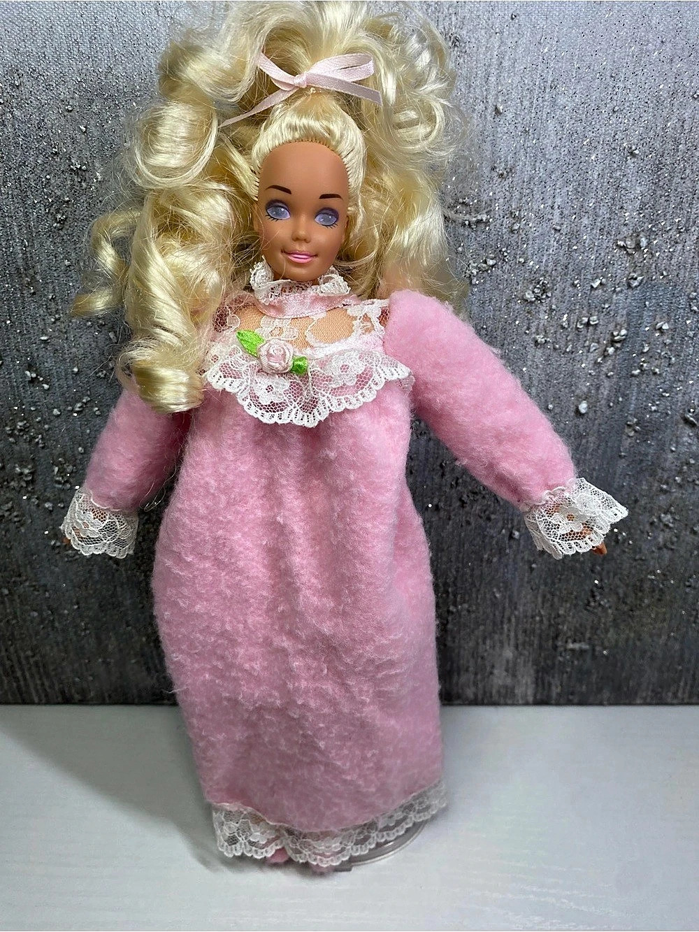 Mattel 1993 Bedtime Barbie - Picture 3 of 13